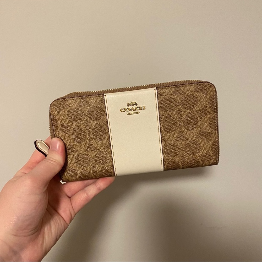 Coach Accordion Zip Colorblock Wallet (White/Signature Cavas)